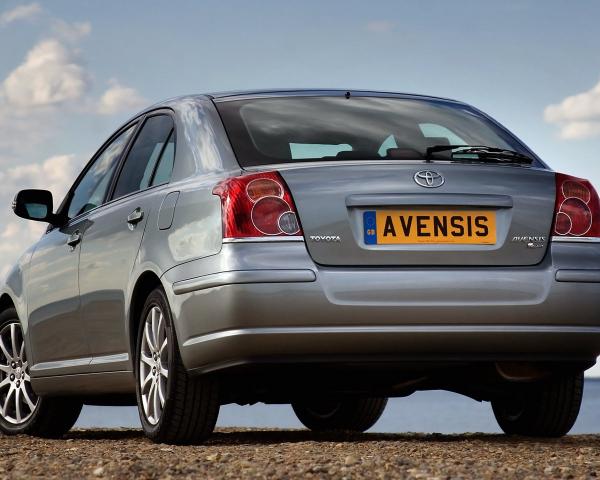 Фото Toyota Avensis II Рестайлинг Лифтбек