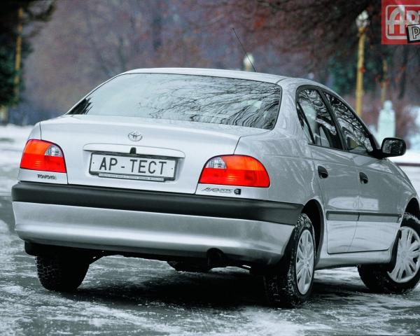 Фото Toyota Avensis I Седан