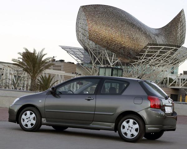 Фото Toyota Corolla IX (E120, E130) Рестайлинг Хэтчбек 3 дв.