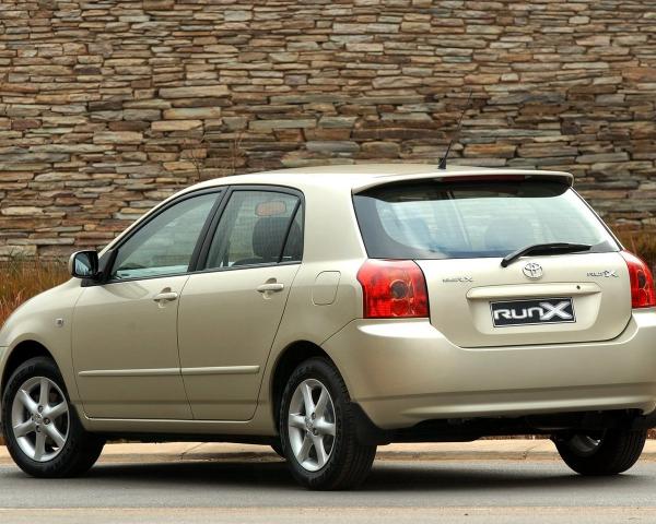 Фото Toyota Corolla IX (E120, E130) Рестайлинг Хэтчбек 5 дв. Runx