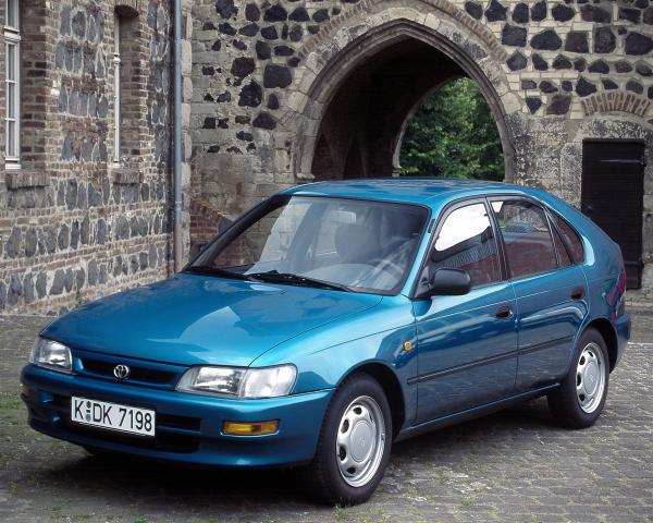 Фото Toyota Corolla VII (E100) Хэтчбек 5 дв.