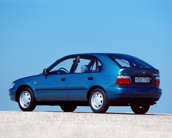 Фото Toyota Corolla VII (E100) Хэтчбек 5 дв.