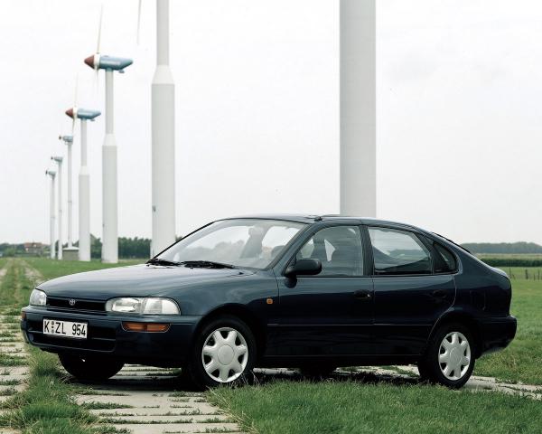 Фото Toyota Corolla VII (E100) Лифтбек Liftback