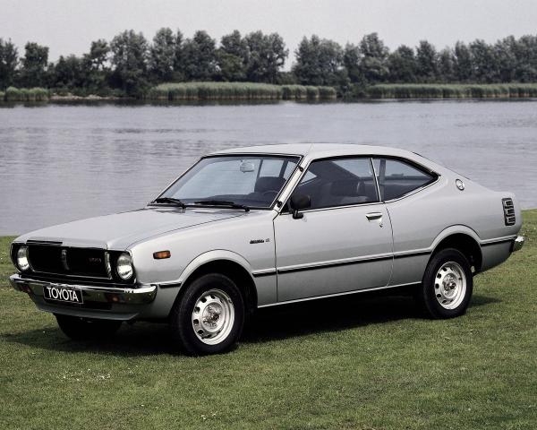 Фото Toyota Corolla III (E30, E40, E50, E60) Лифтбек