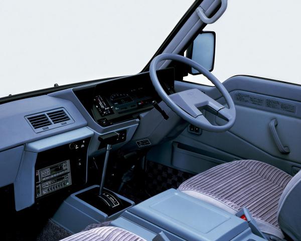 Фото Toyota HiAce H50 H60 H70 Минивэн