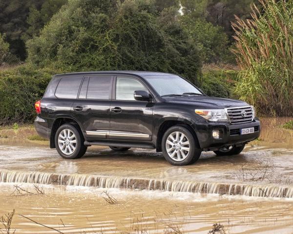 Фото Toyota Land Cruiser 200 Series Рестайлинг 1 Внедорожник 5 дв.