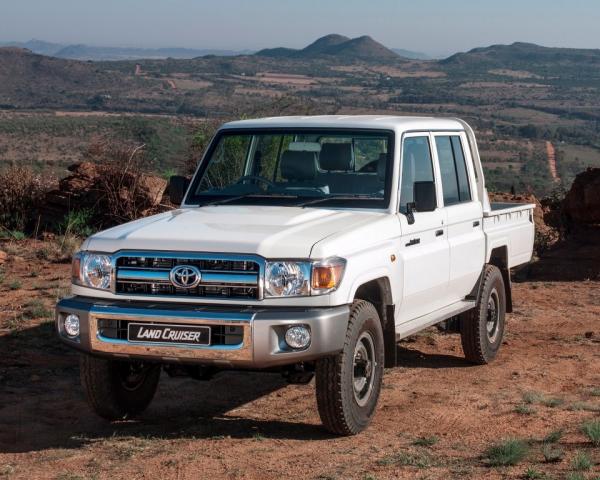 Фото Toyota Land Cruiser 70 Series Рестайлинг 1 Пикап Двойная кабина