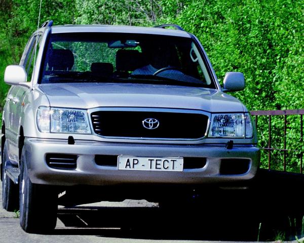 Фото Toyota Land Cruiser 100 Series Внедорожник 5 дв.