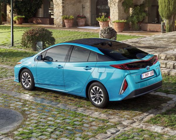 Фото Toyota Prius IV (XW50) Хэтчбек 5 дв. PHV