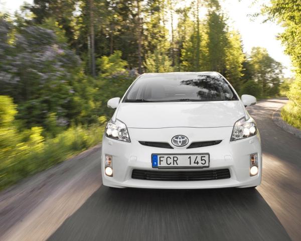 Фото Toyota Prius III (XW30) Хэтчбек 5 дв.