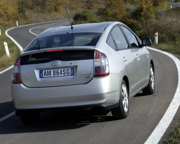 Фото Toyota Prius II (XW20) Хэтчбек 5 дв.