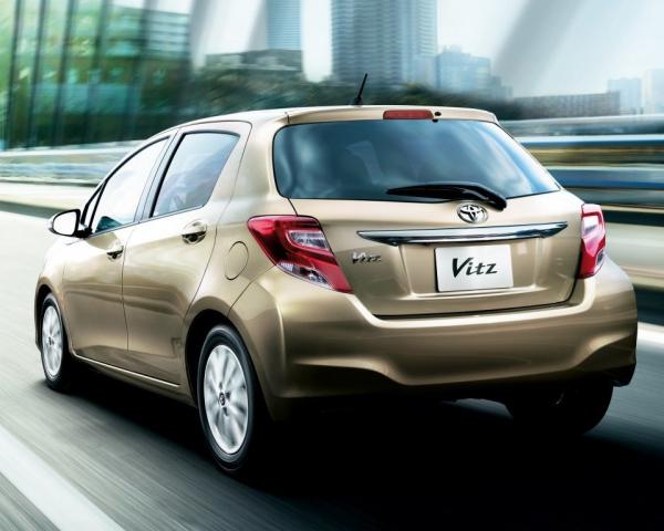 Фото Toyota Vitz III (XP130) Рестайлинг Хэтчбек 5 дв.