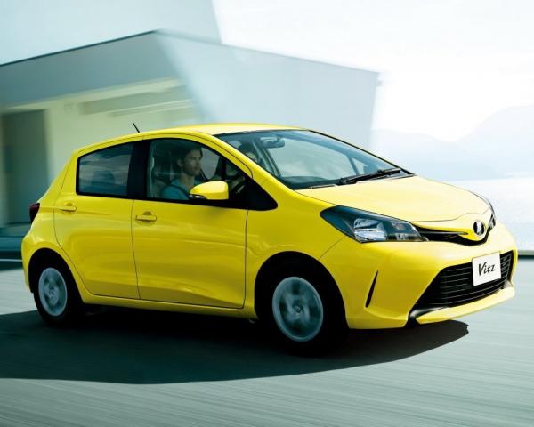 Фото Toyota Vitz III (XP130) Рестайлинг Хэтчбек 5 дв.