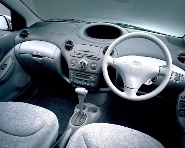 Фото Toyota Vitz I (P10) Хэтчбек 5 дв.