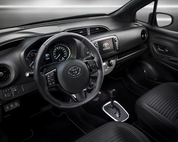 Фото Toyota Yaris III Рестайлинг 2 Хэтчбек 5 дв.