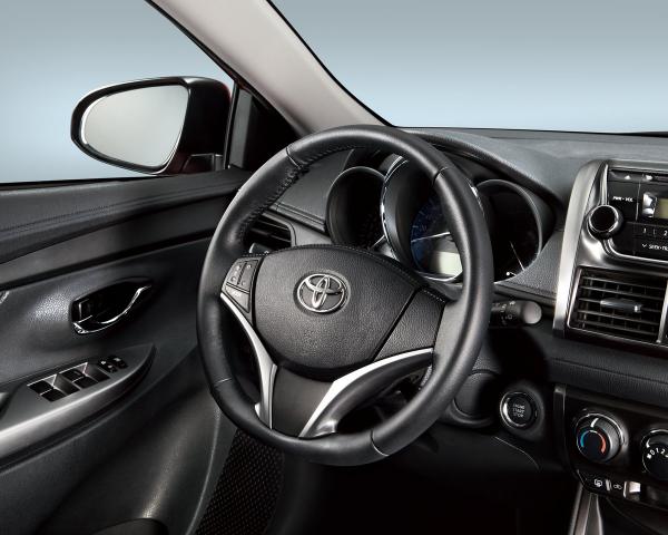 Фото Toyota Yaris XP150 Хэтчбек 5 дв.