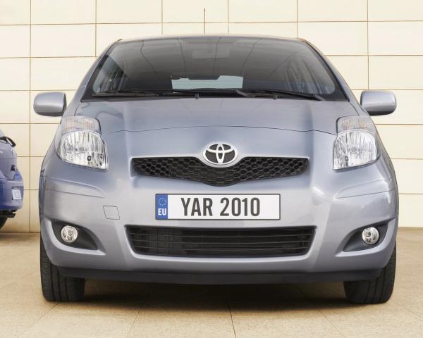 Фото Toyota Yaris II Рестайлинг Хэтчбек 5 дв.