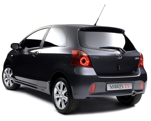 Фото Toyota Yaris II Рестайлинг Хэтчбек 3 дв.