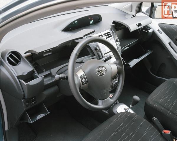 Фото Toyota Yaris II Хэтчбек 5 дв.