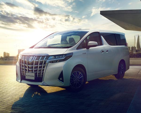 Фото Toyota Alphard III Рестайлинг Минивэн