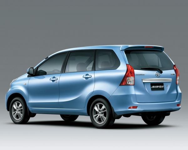 Фото Toyota Avanza II Минивэн