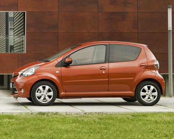 Фото Toyota Aygo I Рестайлинг 2 Хэтчбек 5 дв.