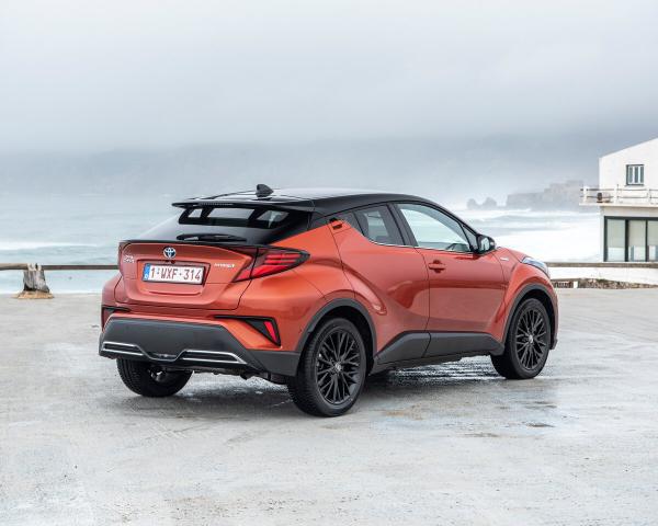 Фото Toyota C-HR I Рестайлинг Внедорожник 5 дв.