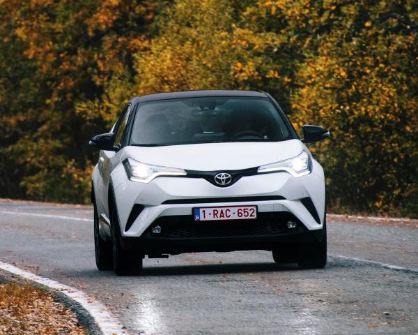 Фото Toyota C-HR I Внедорожник 5 дв.