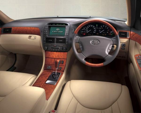 Фото Toyota Celsior III (F30) Седан