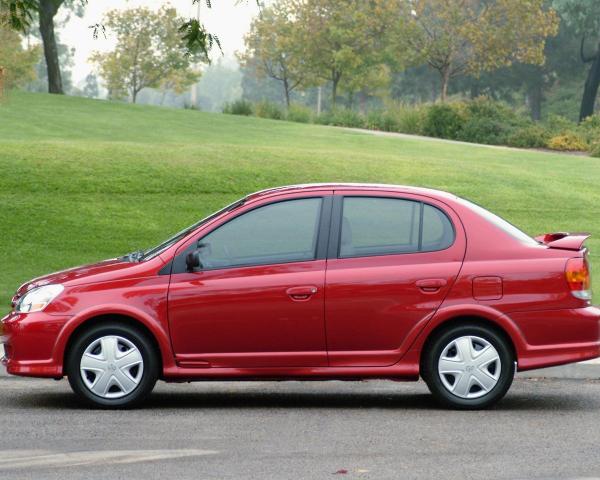 Фото Toyota Echo I Седан