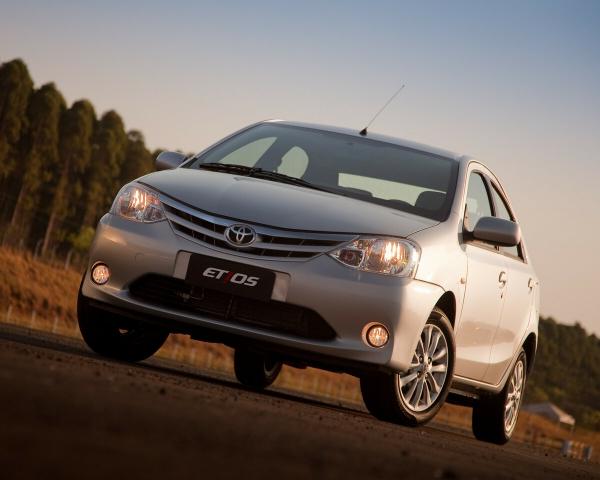 Фото Toyota Etios I Седан