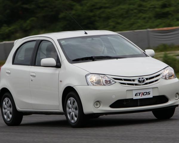 Фото Toyota Etios I Хэтчбек 5 дв.