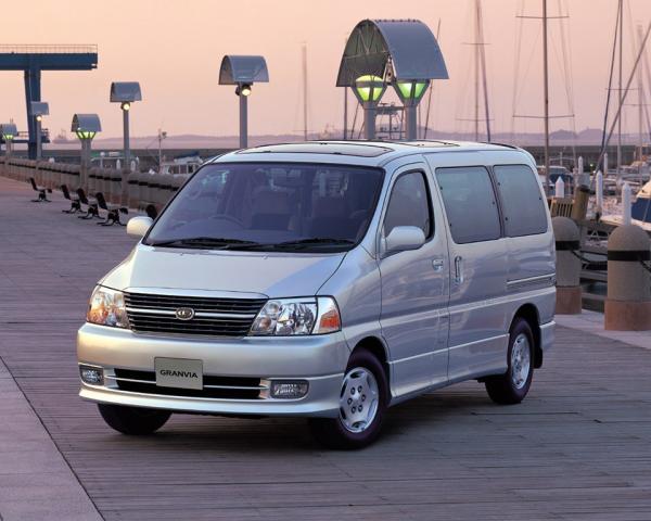 Фото Toyota Granvia I Минивэн