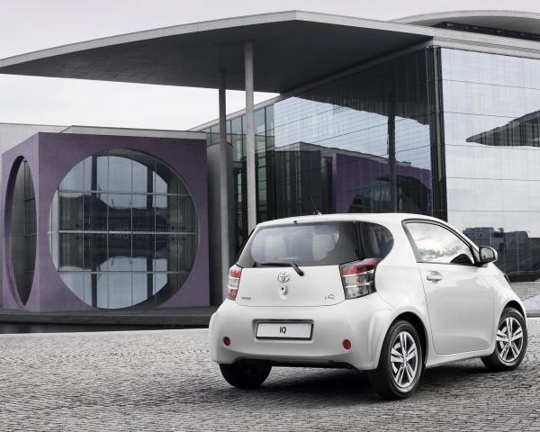 Фото Toyota iQ I Хэтчбек 3 дв.