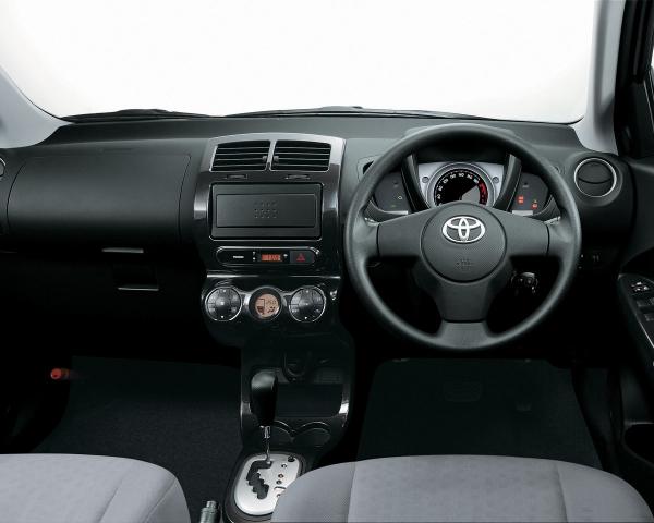 Фото Toyota Ist II Хэтчбек 5 дв.