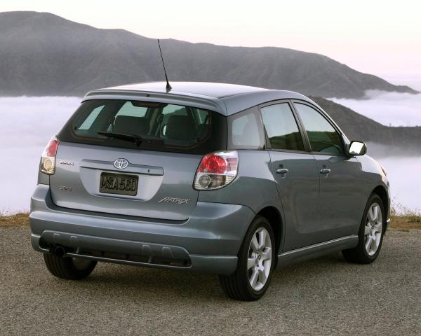 Фото Toyota Matrix I (E130) Хэтчбек 5 дв.