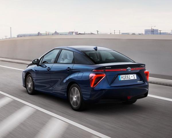 Фото Toyota Mirai I Седан