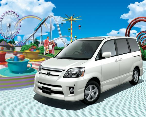 Фото Toyota Noah I (R60) Минивэн