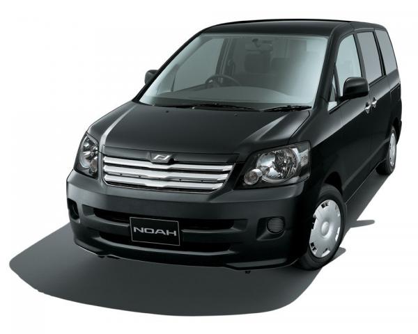 Фото Toyota Noah I (R60) Минивэн