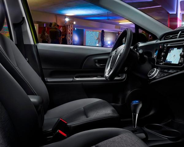 Фото Toyota Prius c I Рестайлинг Хэтчбек 5 дв.