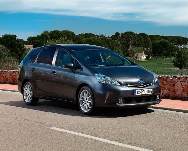 Фото Toyota Prius v (+) I (ZVW40/41) Универсал 5 дв.