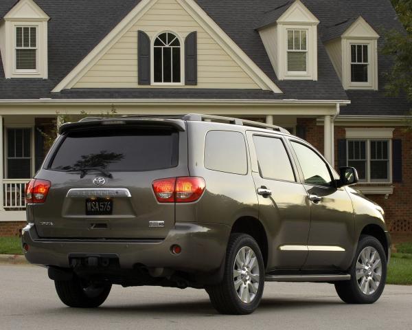 Фото Toyota Sequoia II Внедорожник 5 дв.