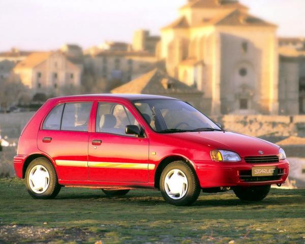 Фото Toyota Starlet V (P90) Хэтчбек 5 дв.