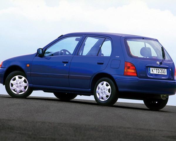 Фото Toyota Starlet V (P90) Хэтчбек 5 дв.