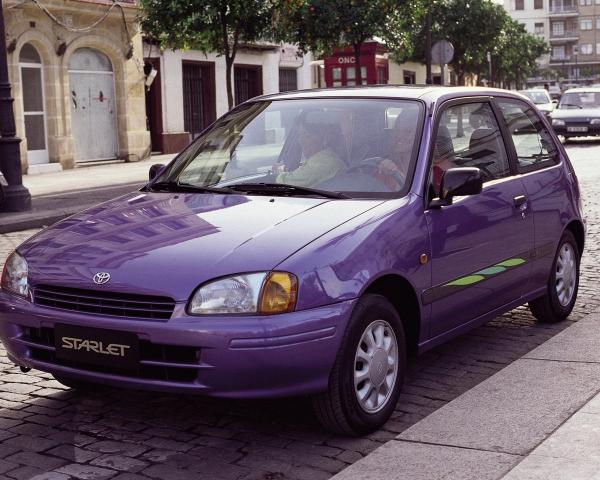 Фото Toyota Starlet V (P90) Хэтчбек 3 дв.