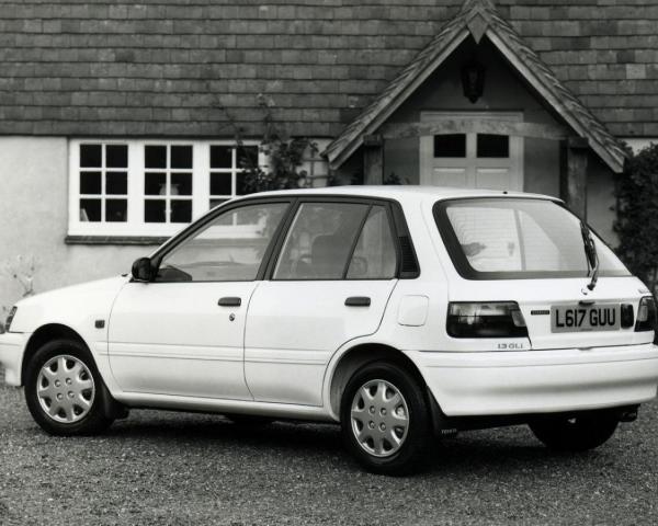 Фото Toyota Starlet IV (P80) Хэтчбек 5 дв.