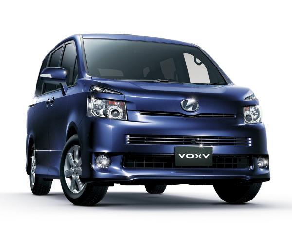 Фото Toyota Voxy II (R70) Минивэн