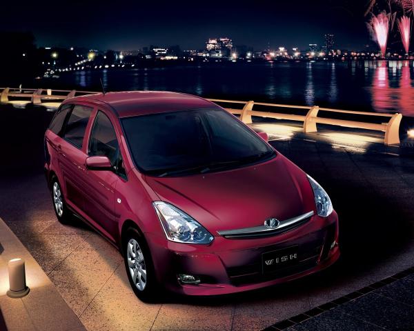 Фото Toyota Wish I Рестайлинг Компактвэн