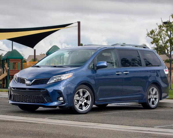 Фото Toyota Sienna III Рестайлинг 2 Минивэн