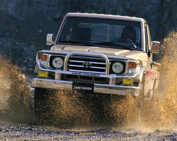 Фото Toyota Land Cruiser 70 Series Пикап Одинарная кабина